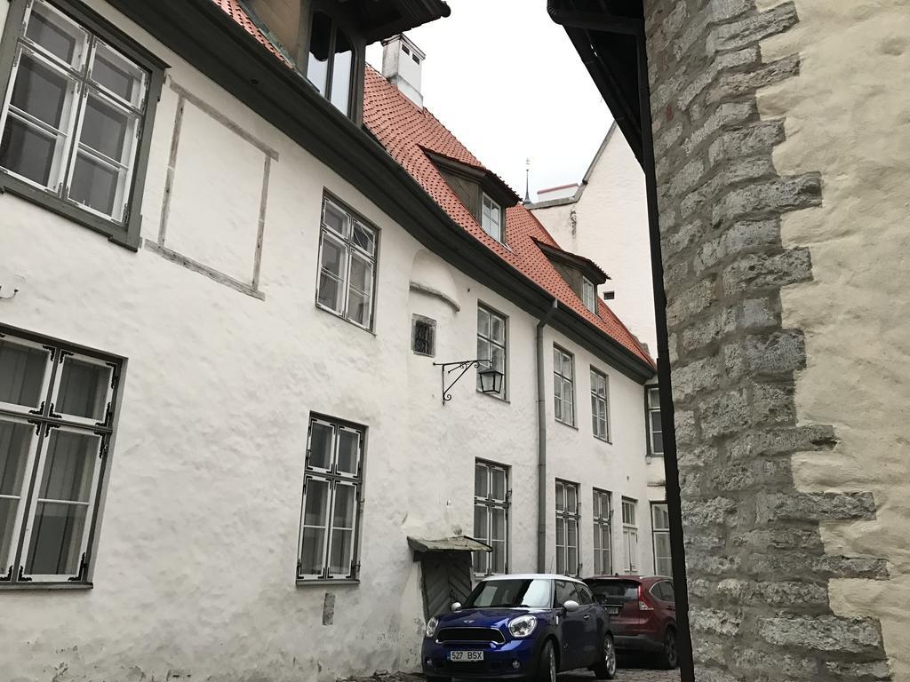 Old Bishop'S House Apartment Tallinn Exterior photo