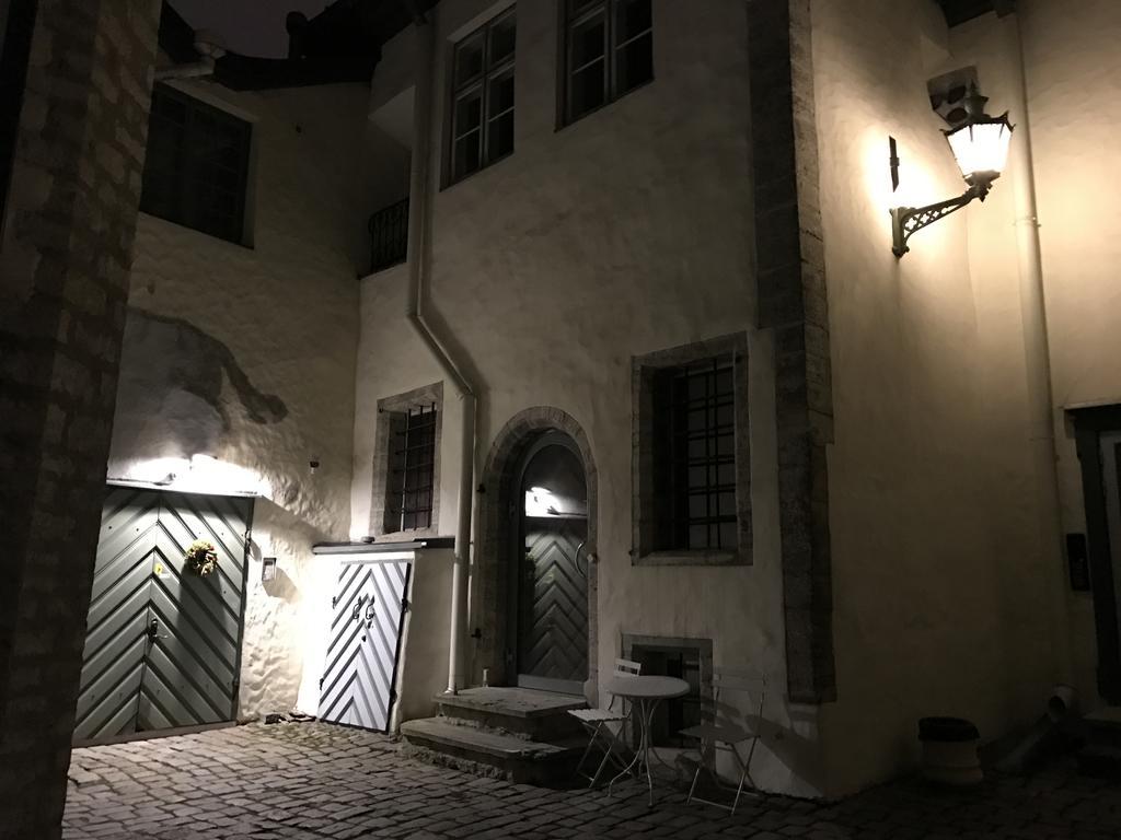Old Bishop'S House Apartment Tallinn Exterior photo